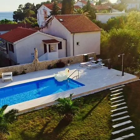 Petiva House Banjol